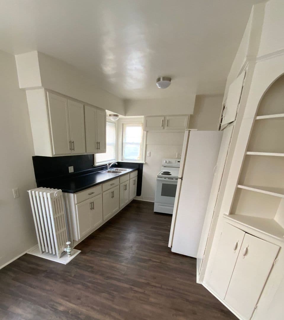 Elkhart Apartment: 417 W Franklin St