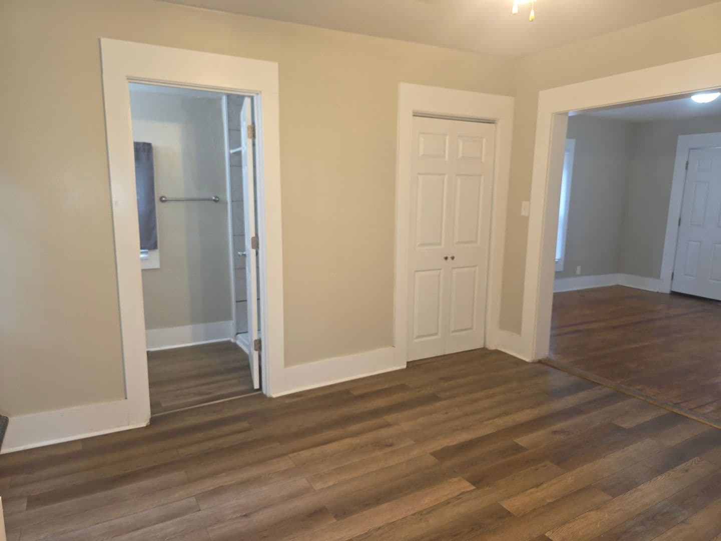 Mishawaka House: 427 E 10th St