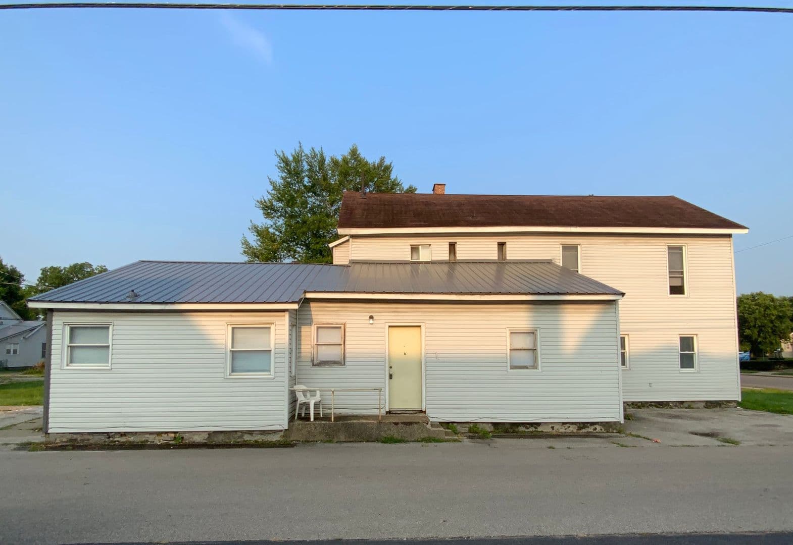 Elkhart Apartment: 417 W Franklin St