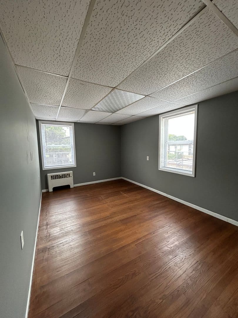 Roseland Apartment: 101 W Willow Dr