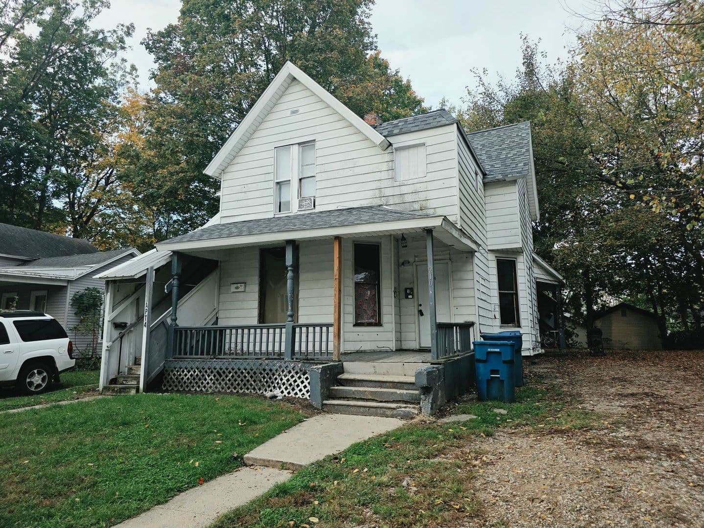 Niles Apartment: 210 S 4th