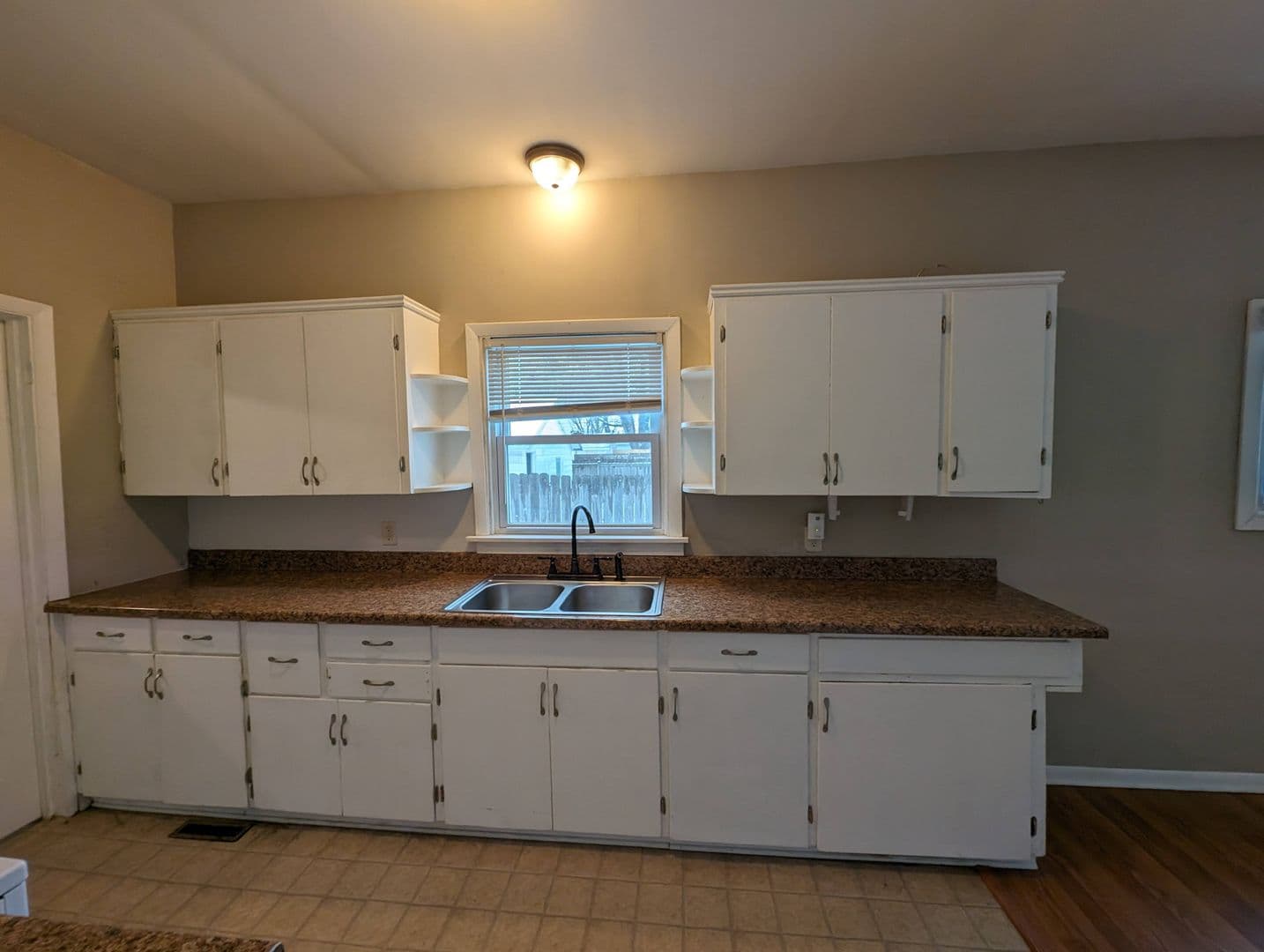 Mishawaka House: 605 S Middleboro Ave