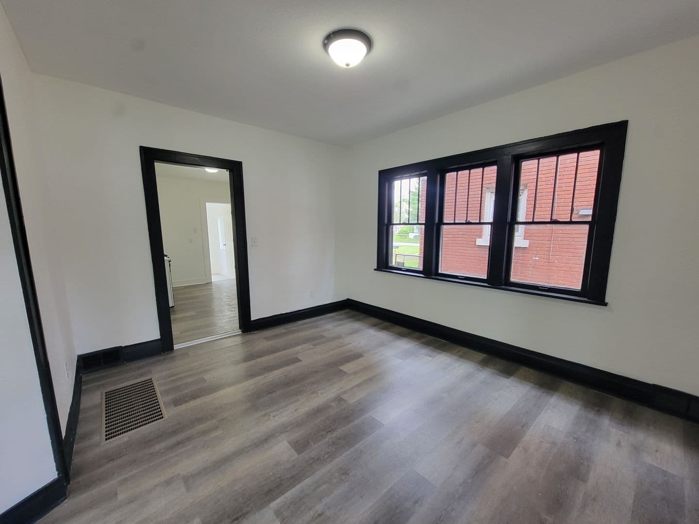 South Bend House: 2118 Lincolnway W