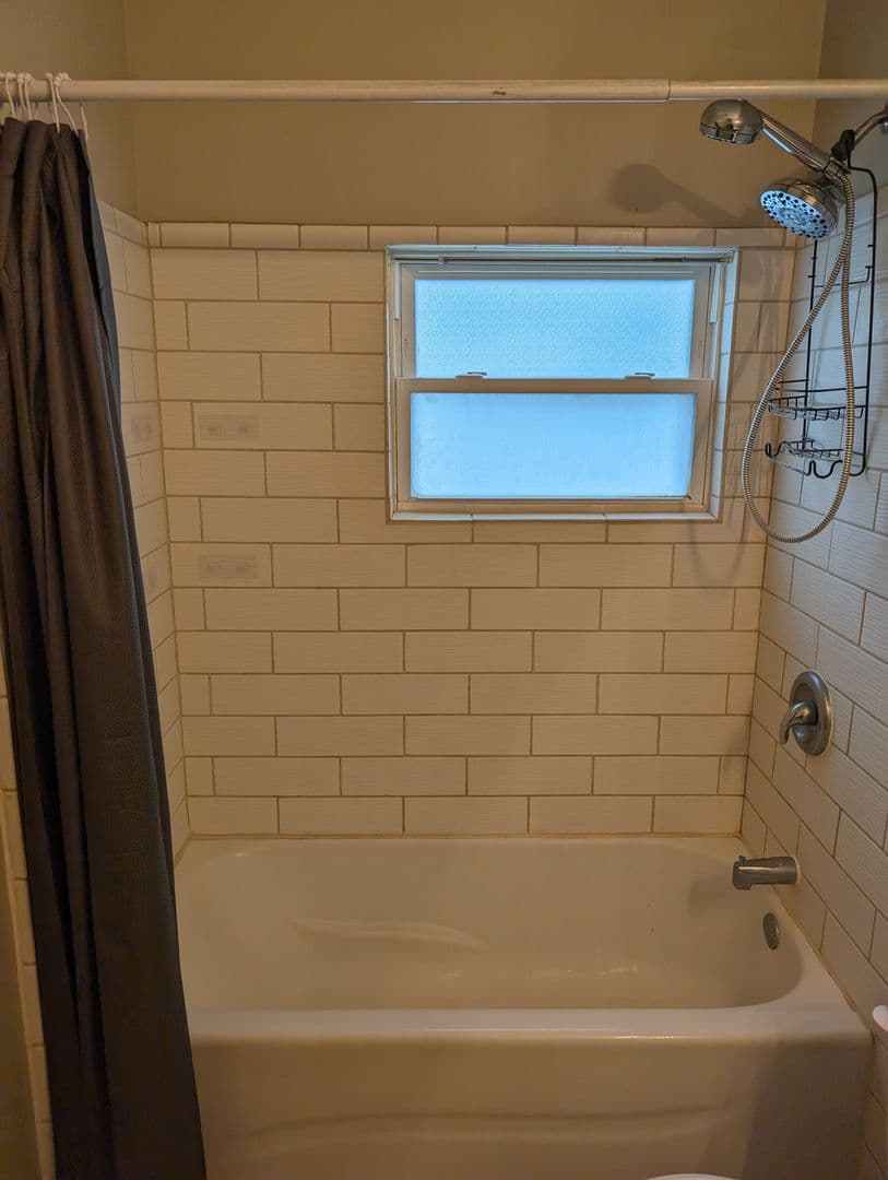 Mishawaka House: 605 S Middleboro Ave
