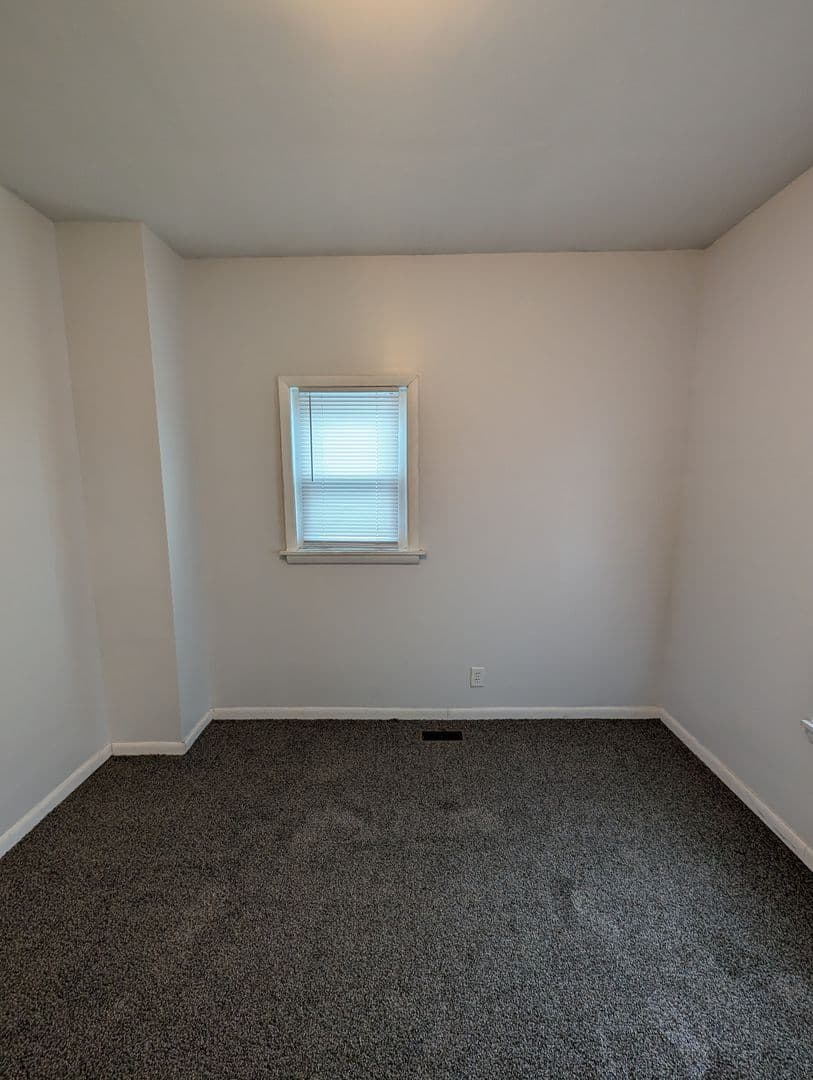 Mishawaka House: 605 S Middleboro Ave