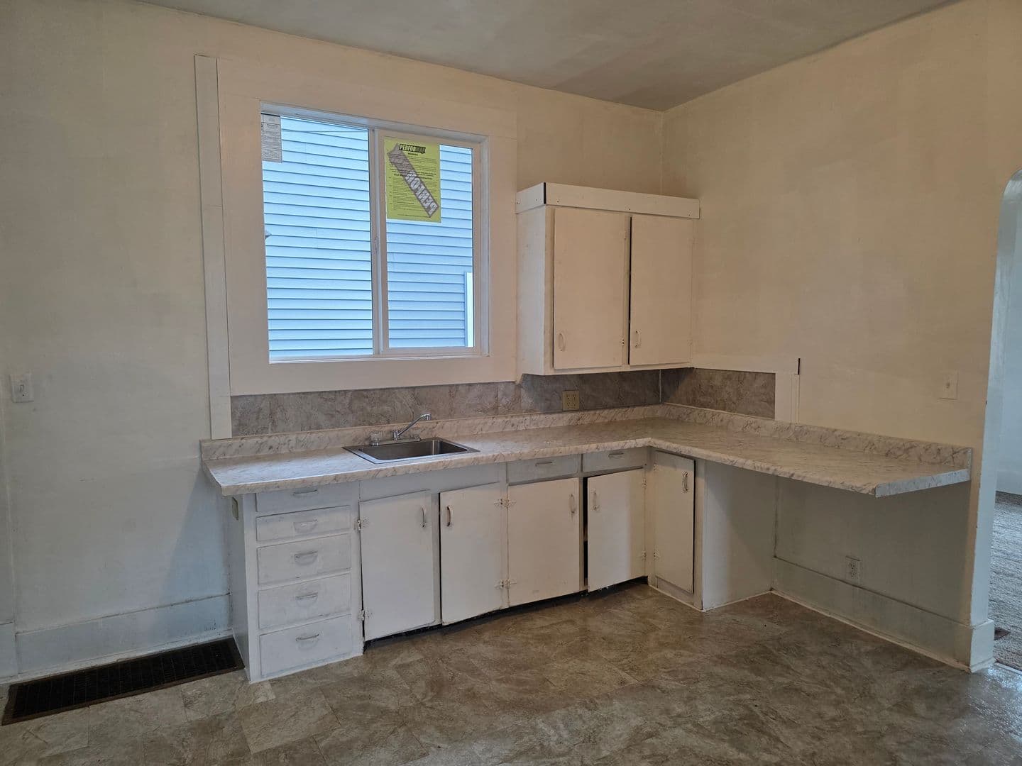 Goshen House: 216 New St