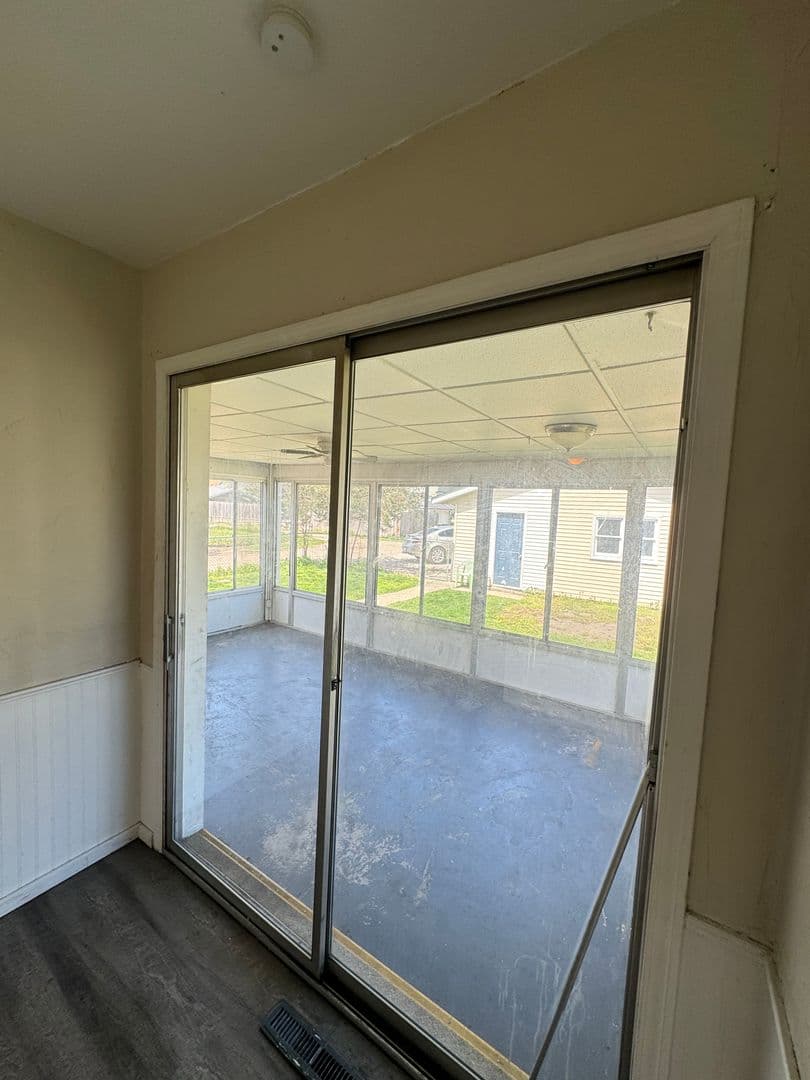 Mishawaka Apartment: 1732 Lincolnway E