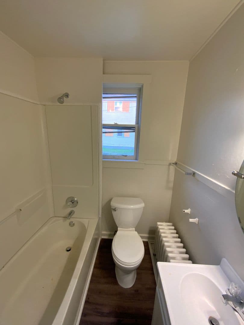 Elkhart Apartment: 417 W Franklin St