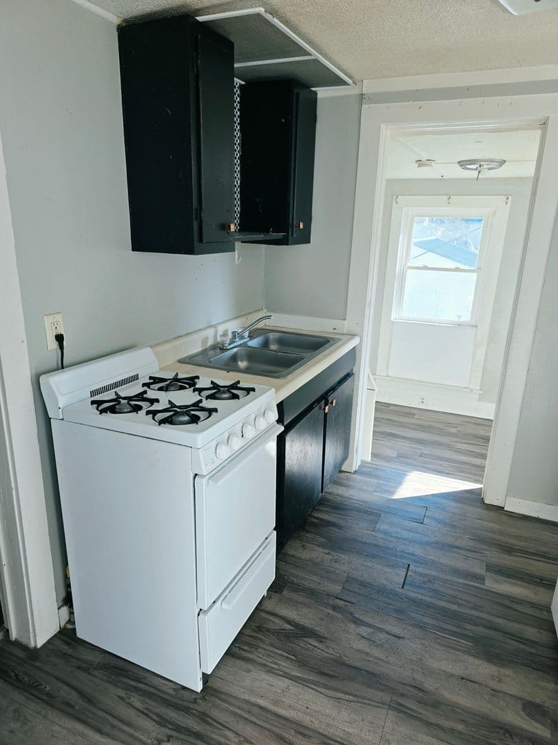 Warsaw Apartment: 111 S Wood St