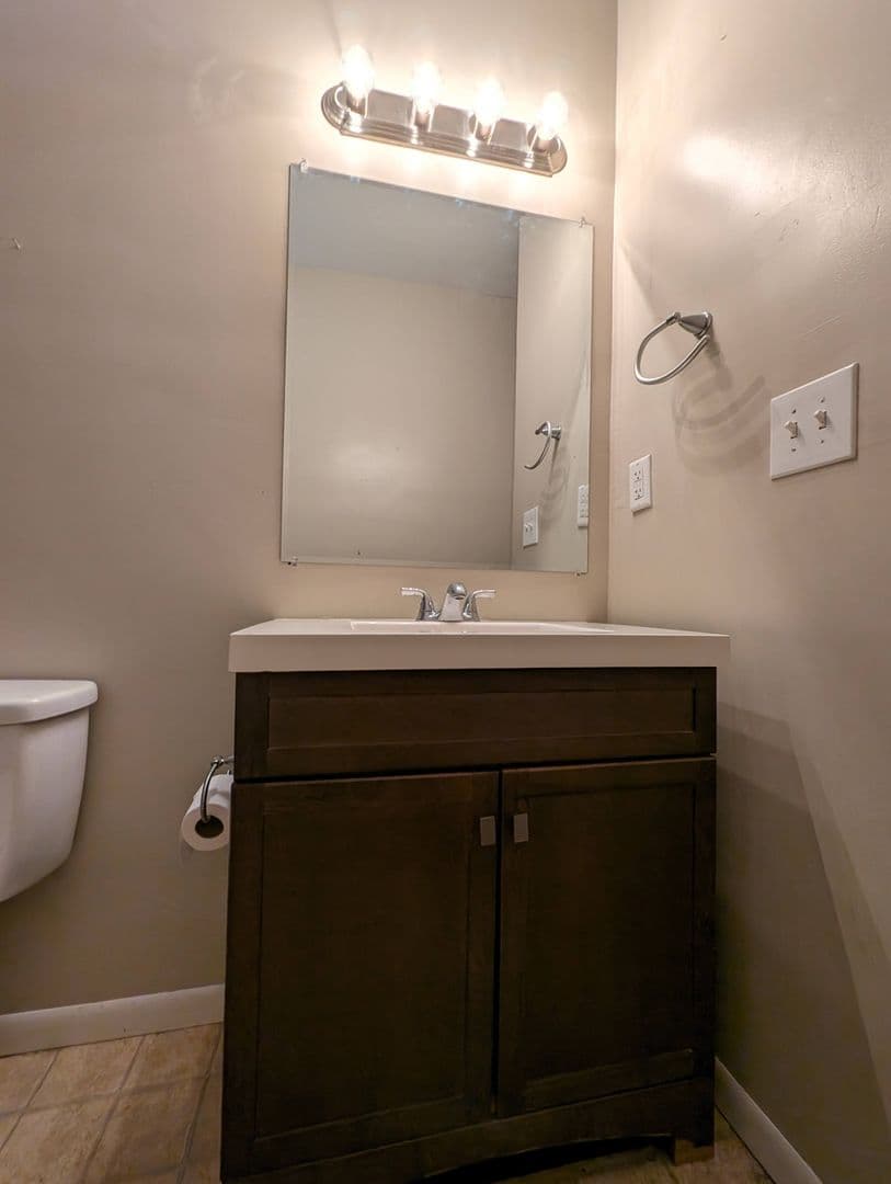 Mishawaka House: 605 S Middleboro Ave