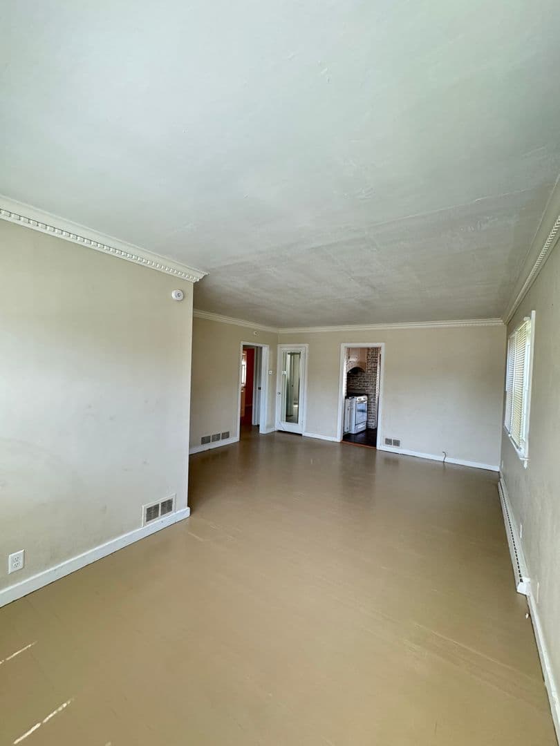 Mishawaka Apartment: 1732 Lincolnway E