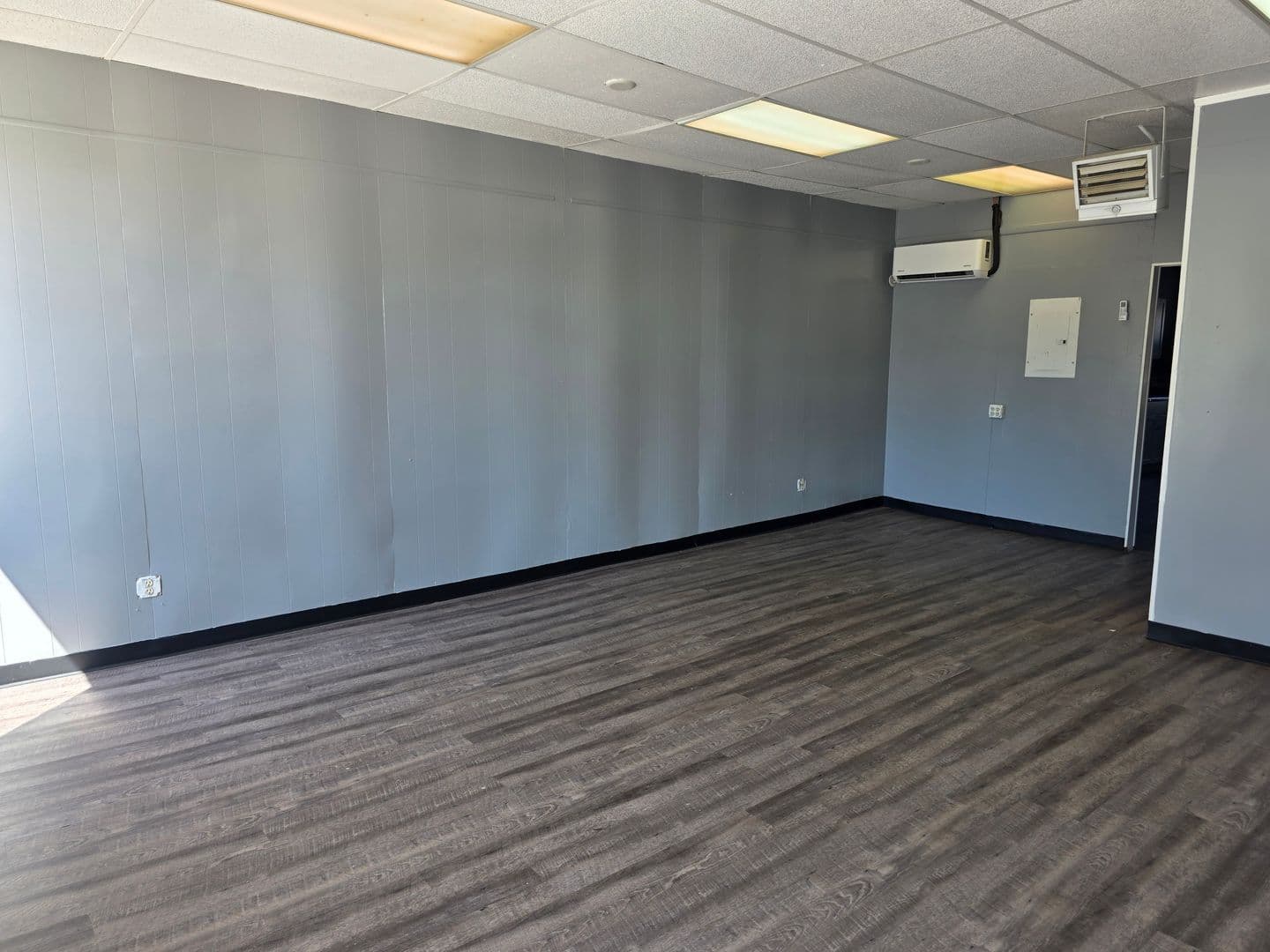 Milford Apartment: 105 West Emeline St