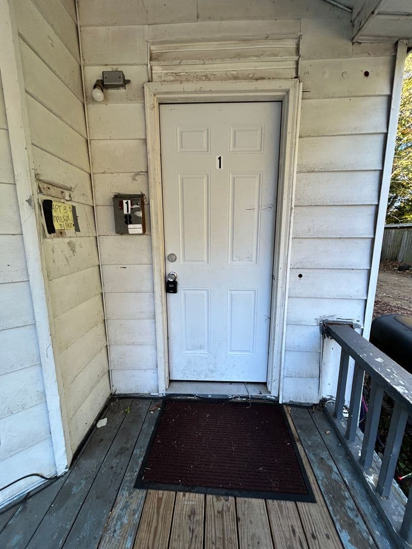 Niles Apartment: 210 S 4th