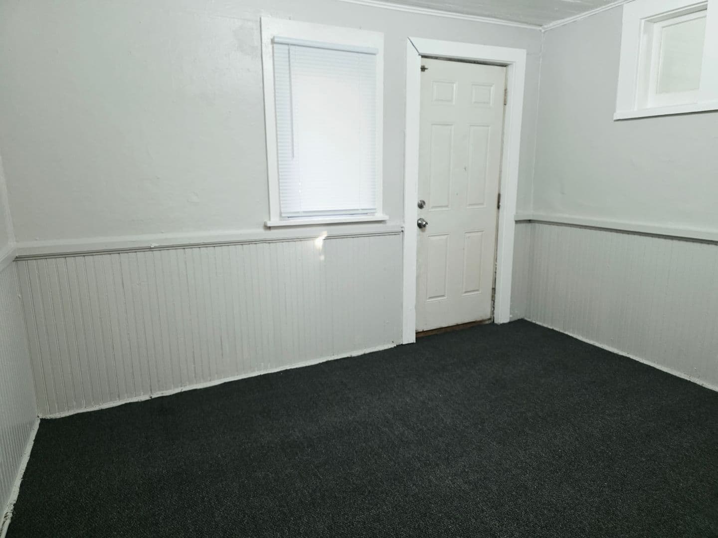 Niles Apartment: 210 S 4th