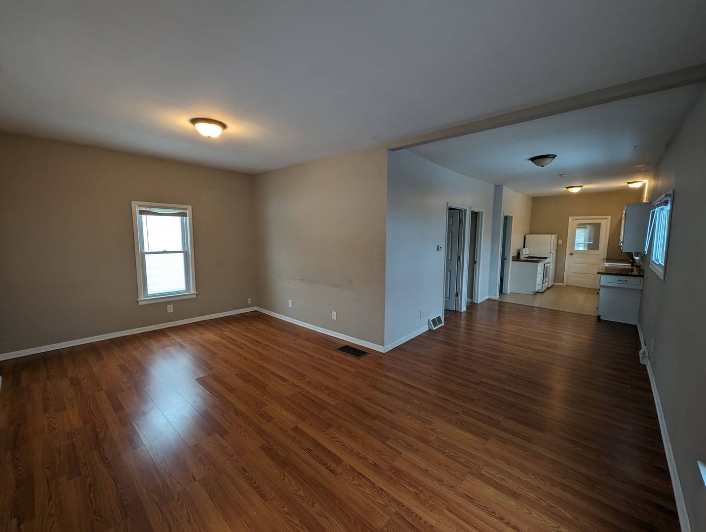 Mishawaka House: 605 S Middleboro Ave