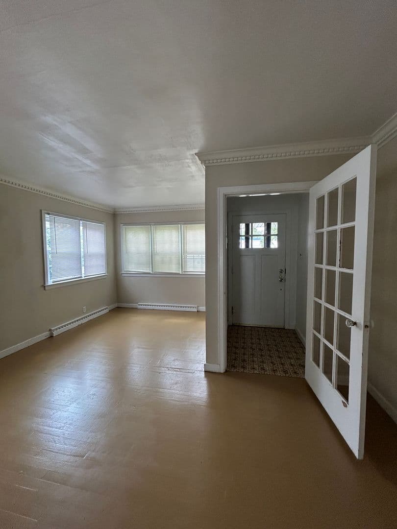 Mishawaka Apartment: 1732 Lincolnway E