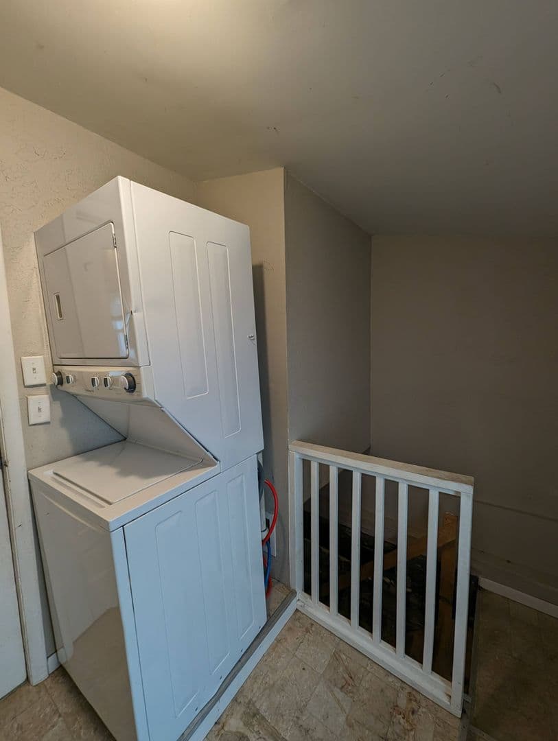 Mishawaka House: 605 S Middleboro Ave