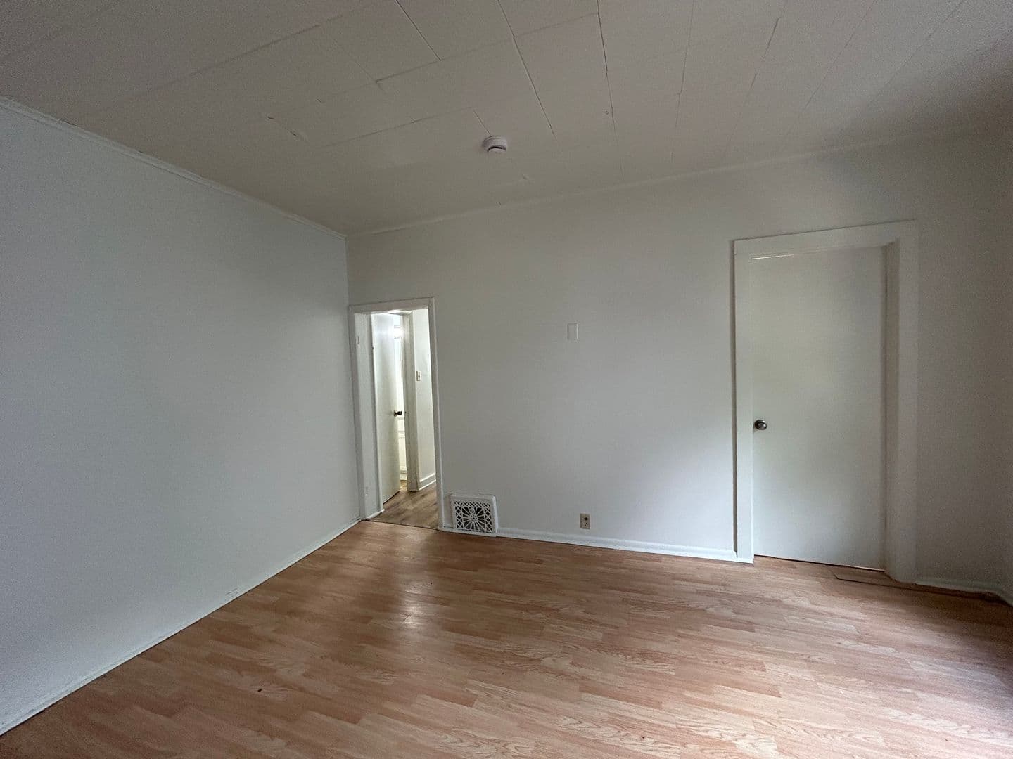 Elkhart Apartment: 715 Oakland Ave