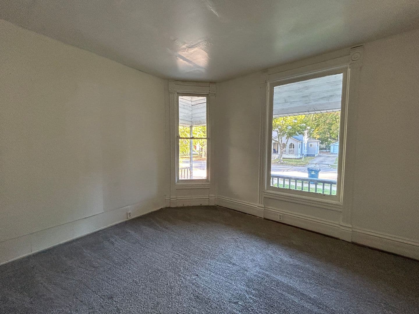 Niles Apartment: 210 S 4th