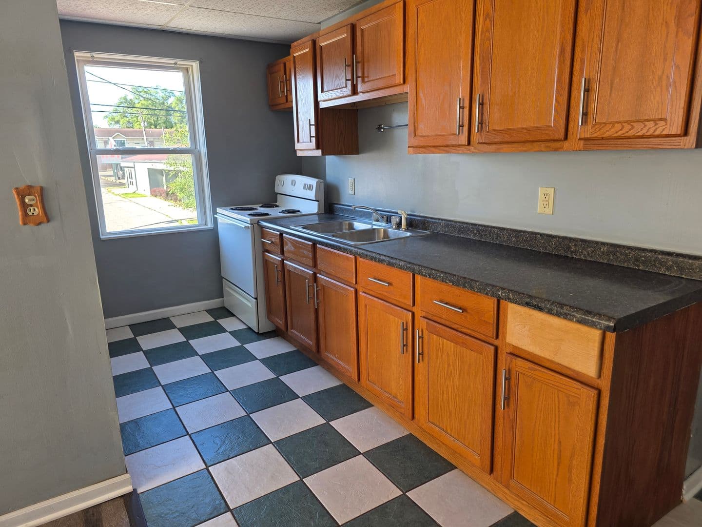 Roseland Apartment: 101 W Willow Dr