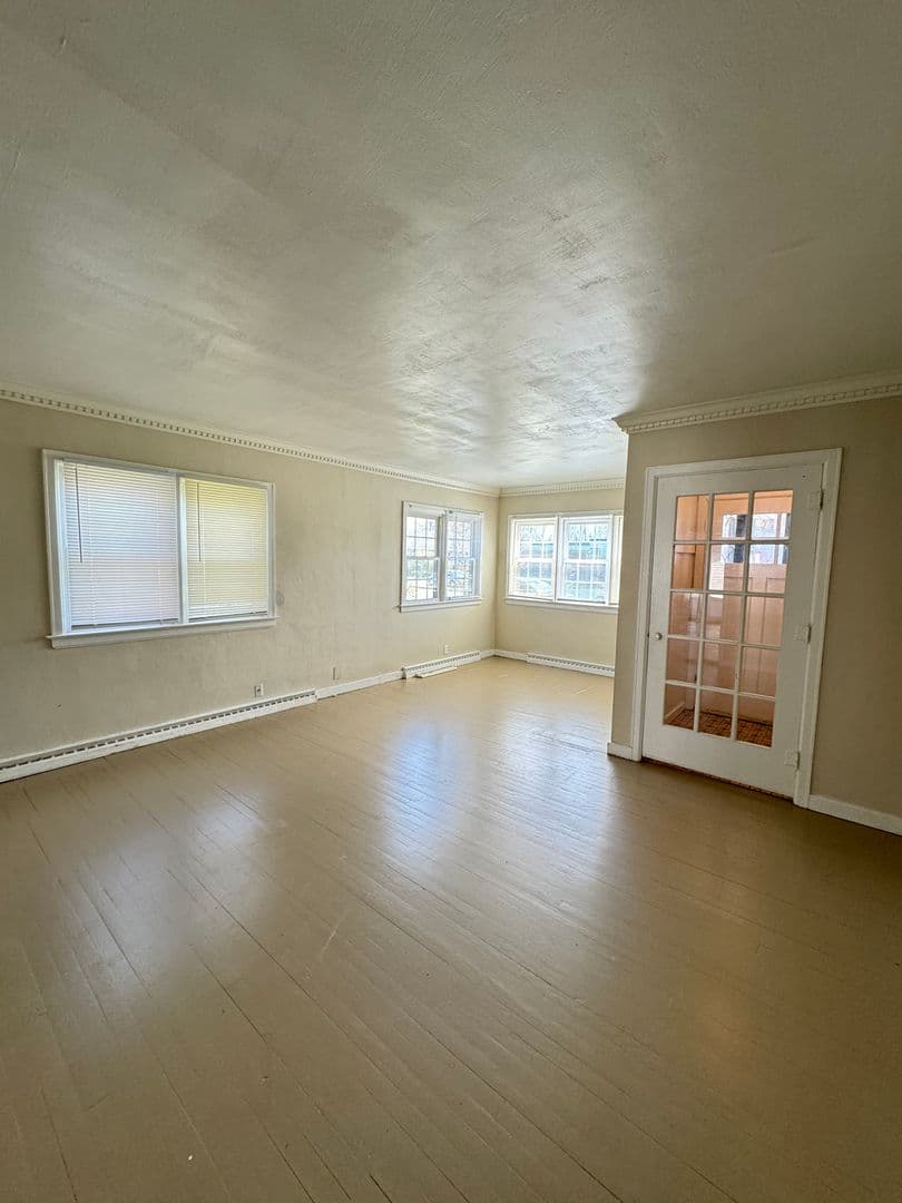 Mishawaka Apartment: 1732 Lincolnway E
