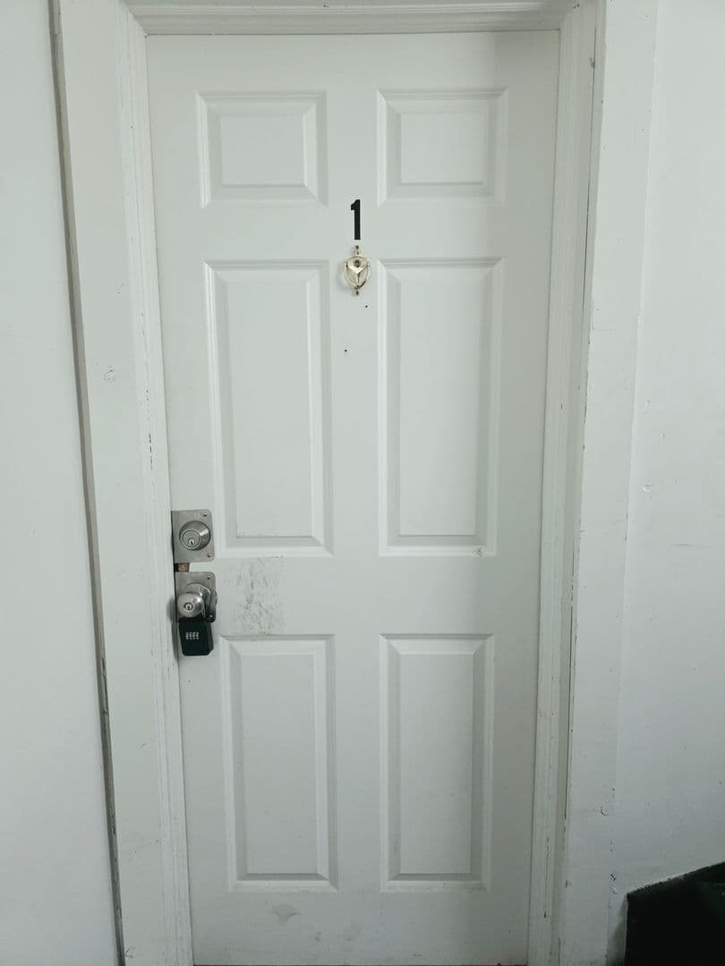 Elkhart Apartment: 715 Oakland Ave