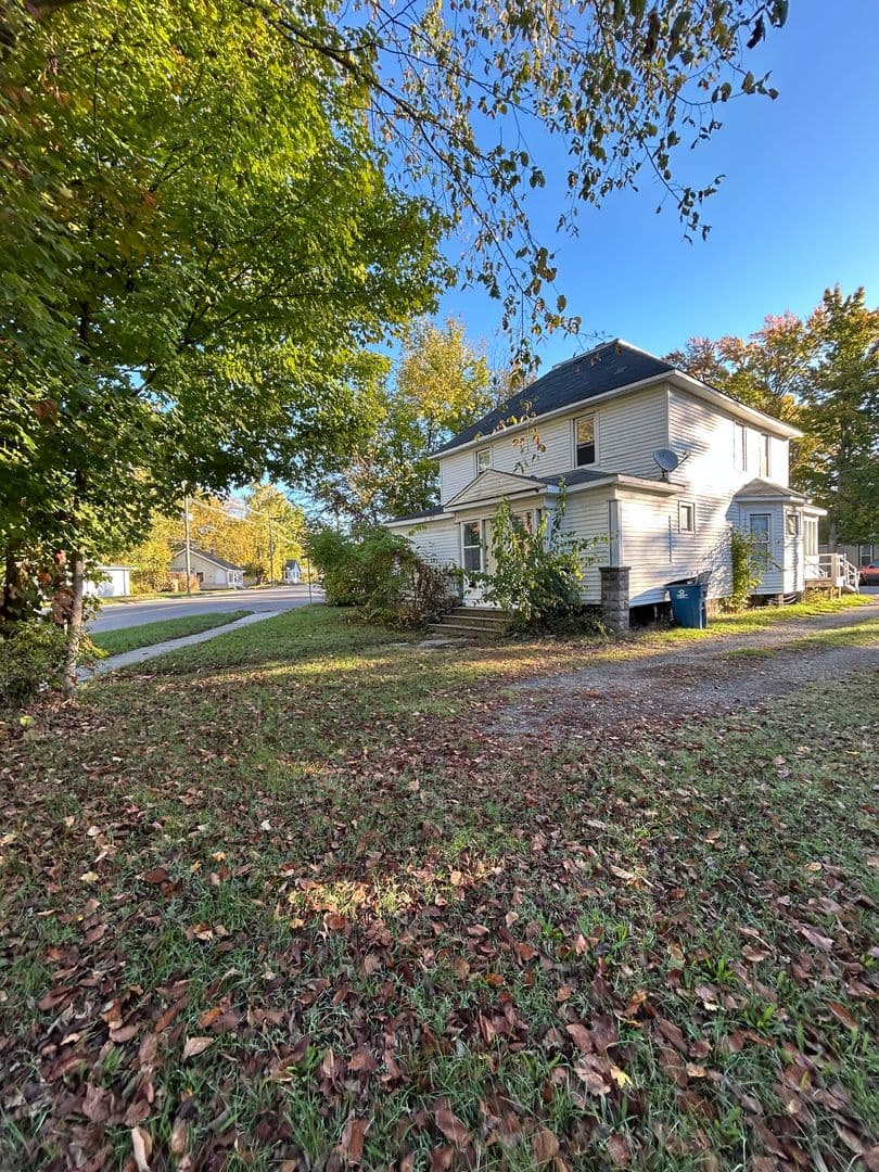 Niles Apartment: 1219 N 5th