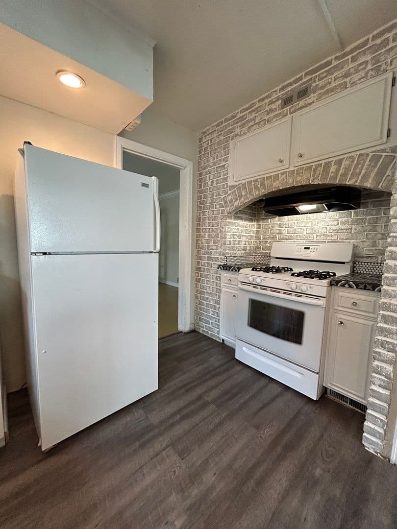 Mishawaka Apartment: 1732 Lincolnway E