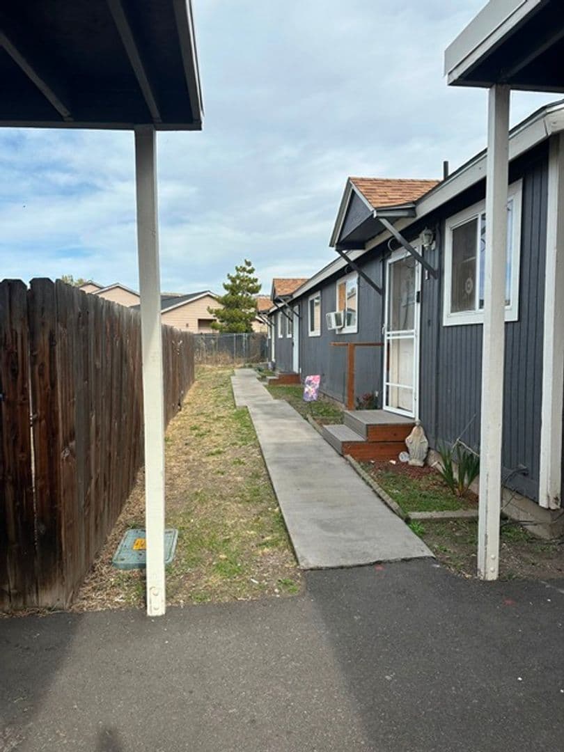 Klamath Falls Apartment: 2647 Pear Street