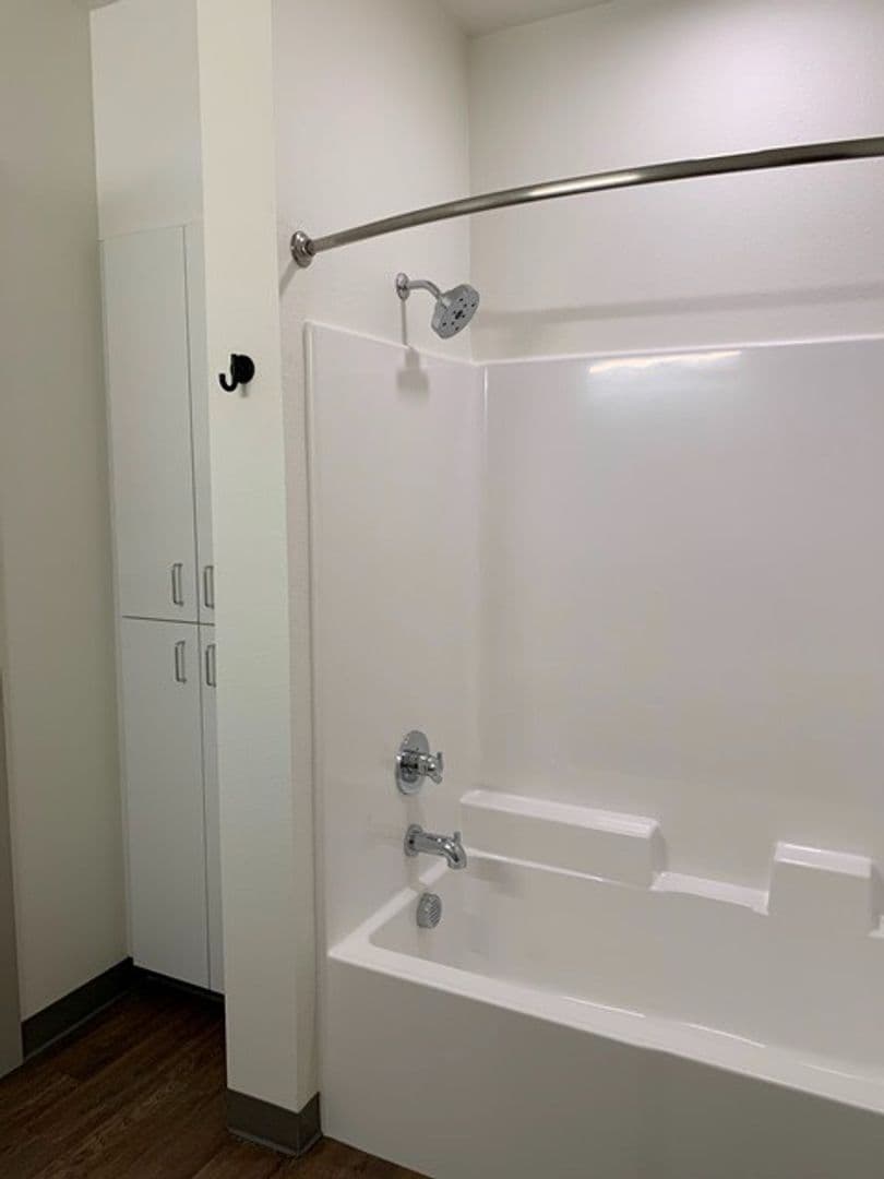 Klamath Falls Apartment: 202 Timbermill Drive