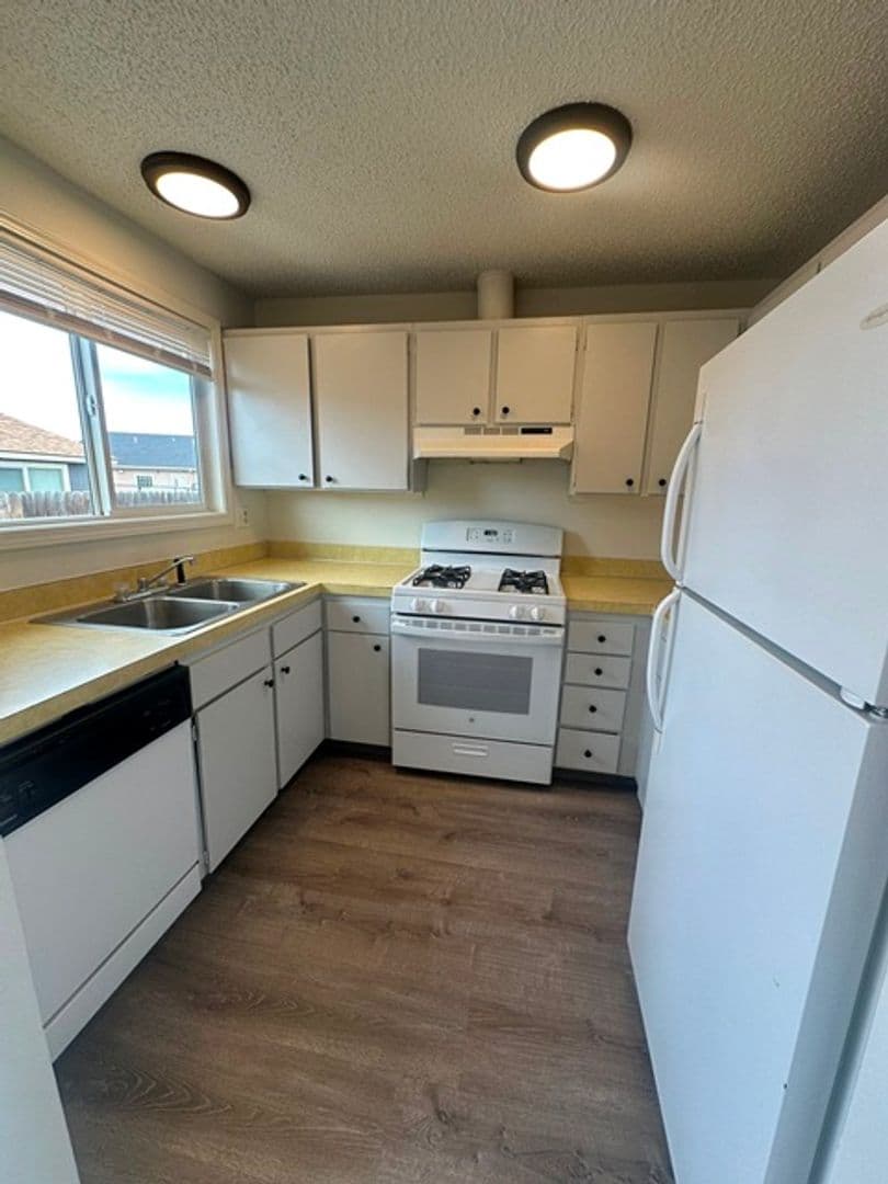 Klamath Falls Apartment: 2647 Pear Street