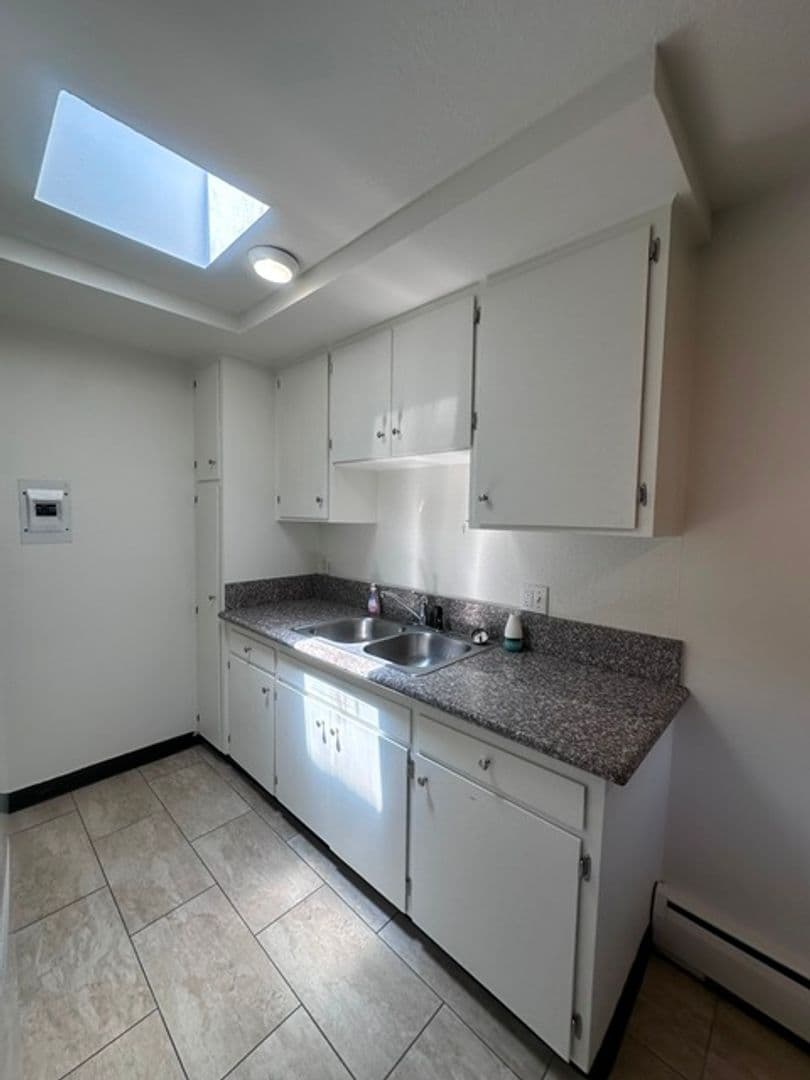 Klamath Falls Apartment: 2544 Union Street