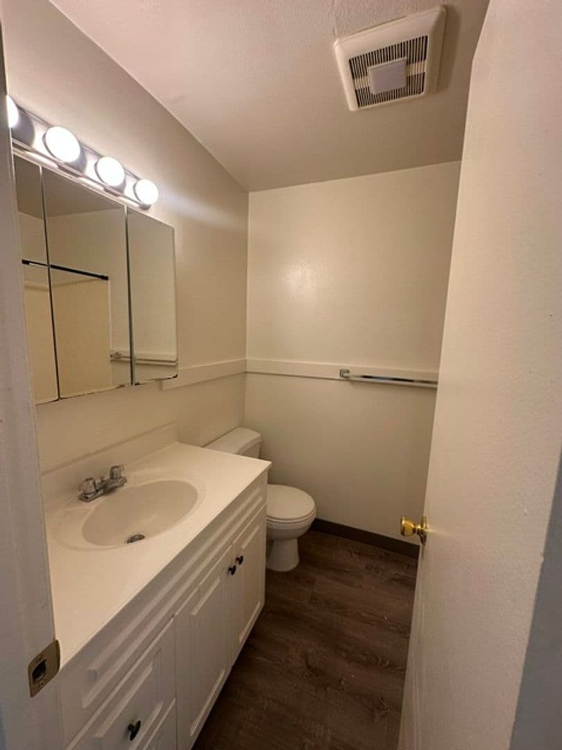 Klamath Falls Apartment: 2647 Pear Street