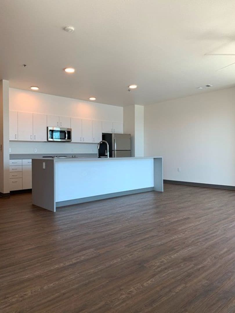 Klamath Falls Apartment: 202 Timbermill Drive