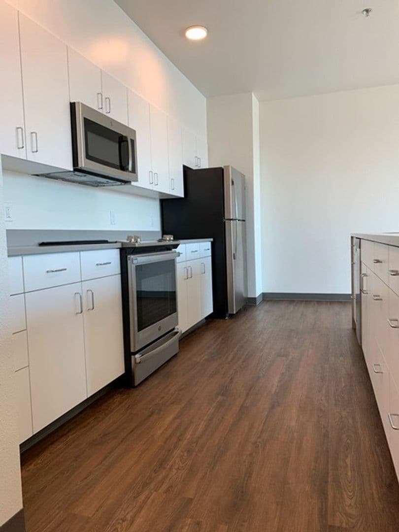 Klamath Falls Apartment: 202 Timbermill Drive