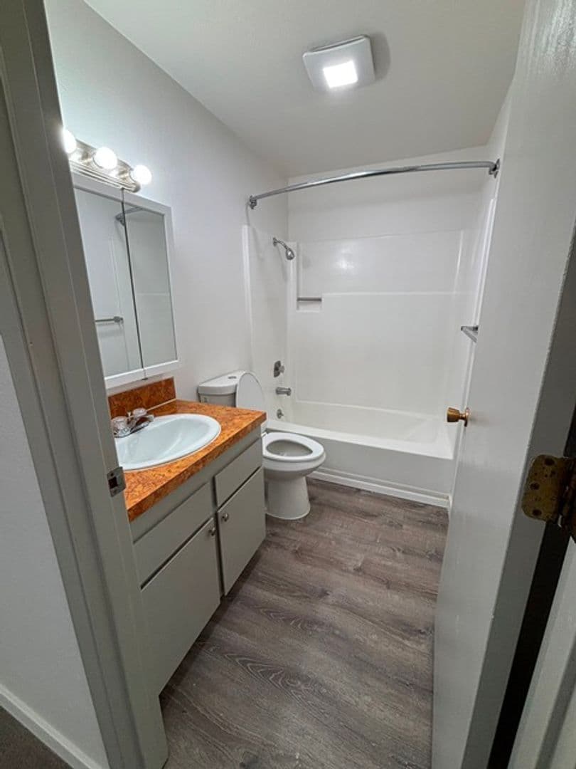 Klamath Falls Apartment: 4500 Cannon Avenue
