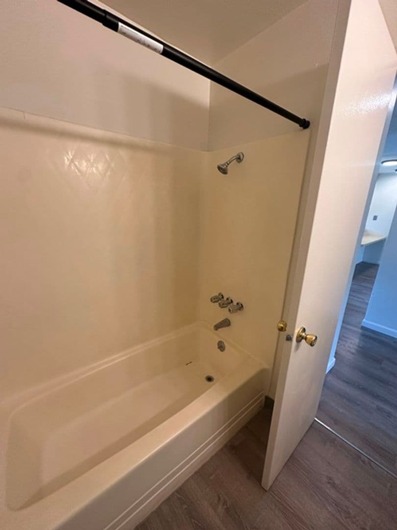 Klamath Falls Apartment: 2647 Pear Street