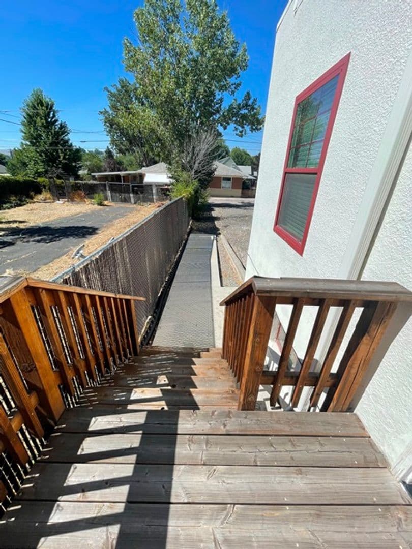Klamath Falls House: 1040 N Eldorado Avenue