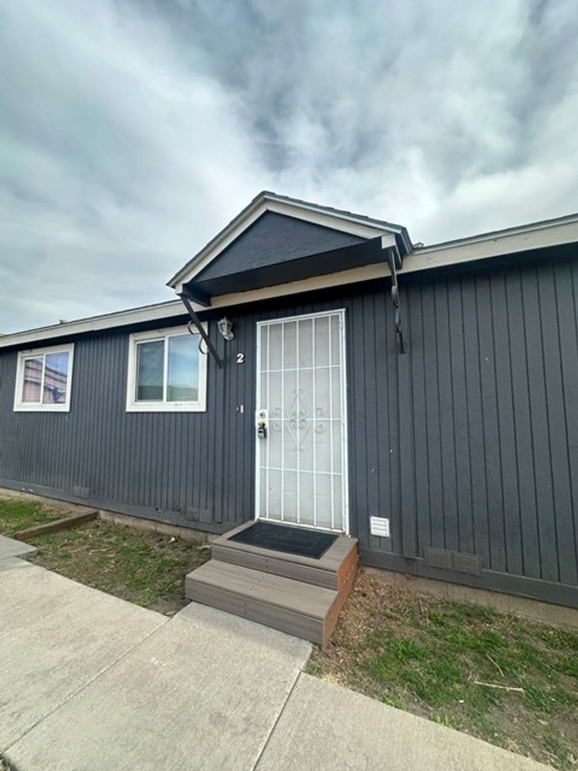 Klamath Falls Apartment: 2647 Pear Street