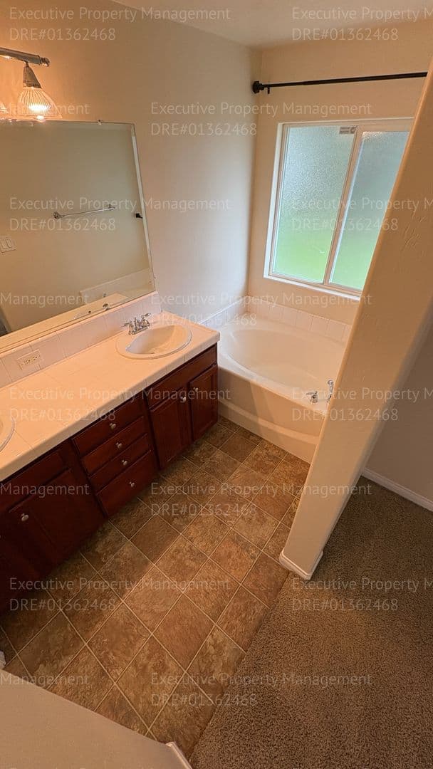 Bakersfield House: 13306 Cheyenne Mountain Dr