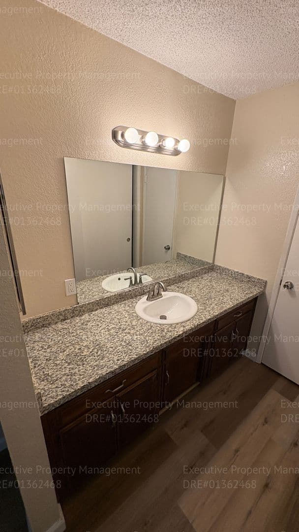 Bakersfield Apartment: 709 Deseret Way