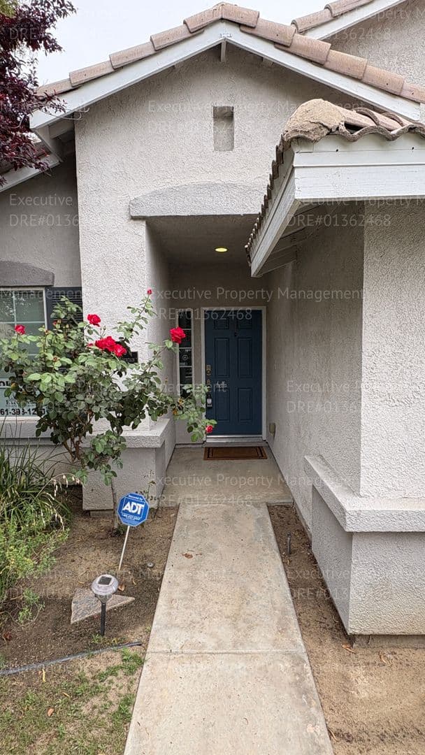 Bakersfield House: 13306 Cheyenne Mountain Dr