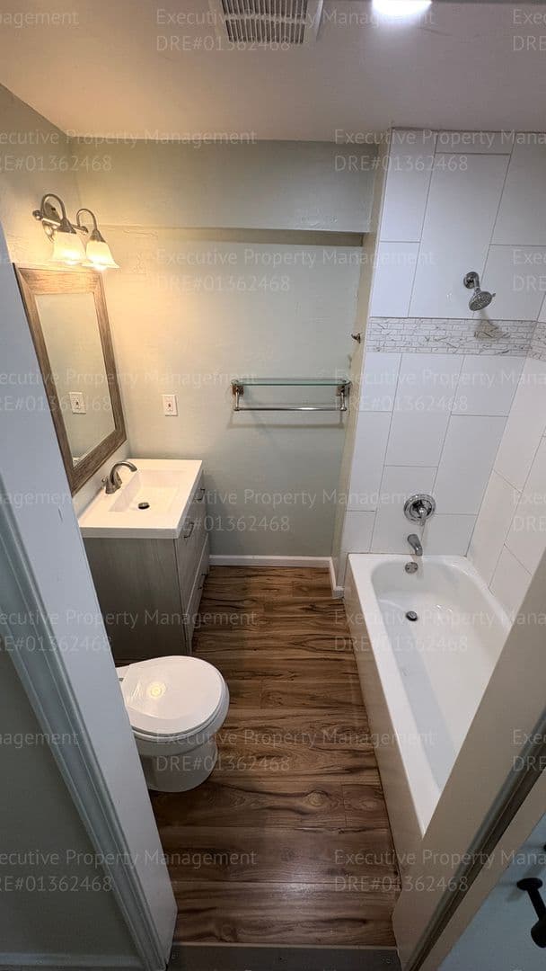 Bakersfield House: 125 Madison St