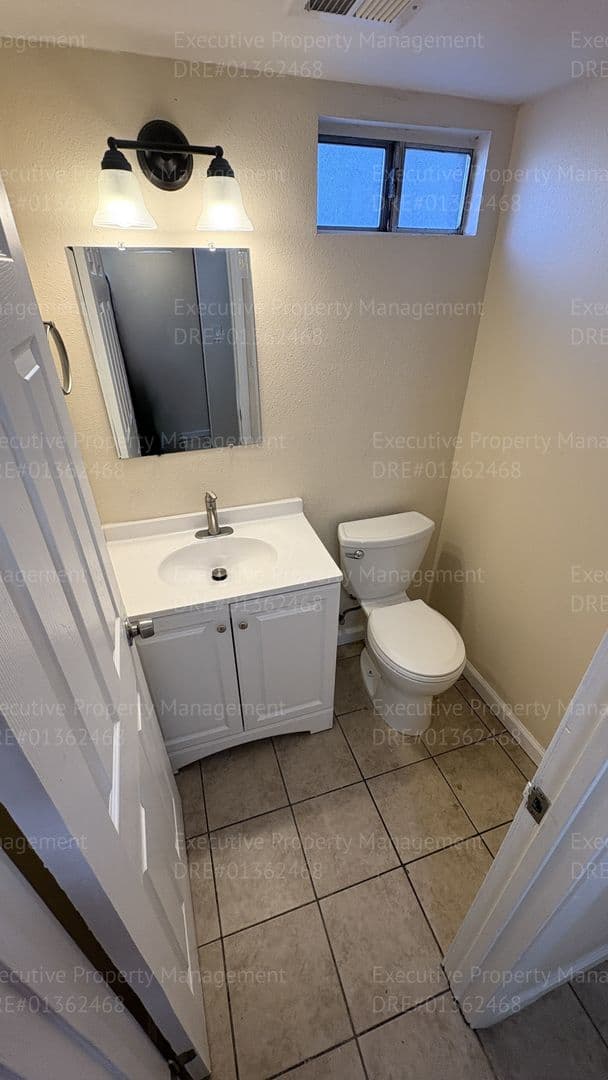 Bakersfield Apartment: 612 8th St