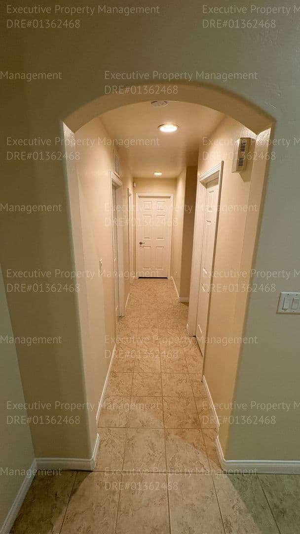 Bakersfield House: 13306 Cheyenne Mountain Dr