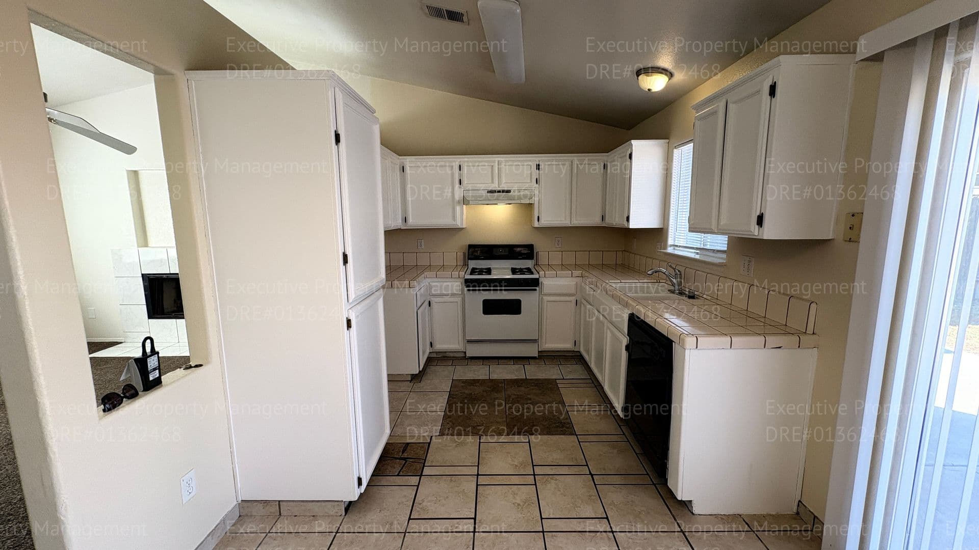 Bakersfield House: 5515 Sugar Pine Dr