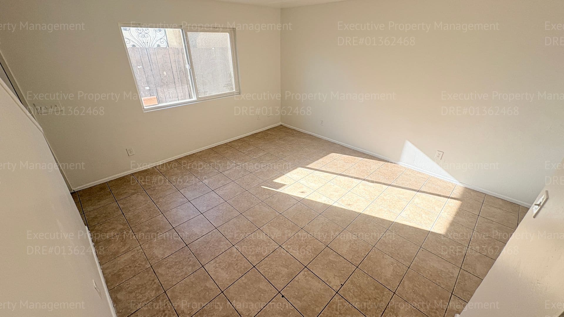 Bakersfield Apartment: 1405 Pacific St