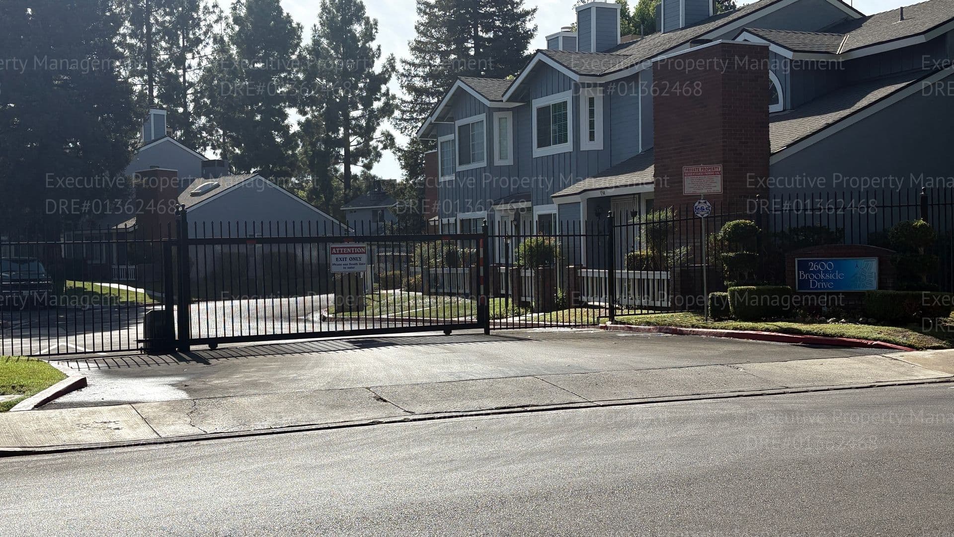 Bakersfield Townhome: 2600 Brookside Dr #128