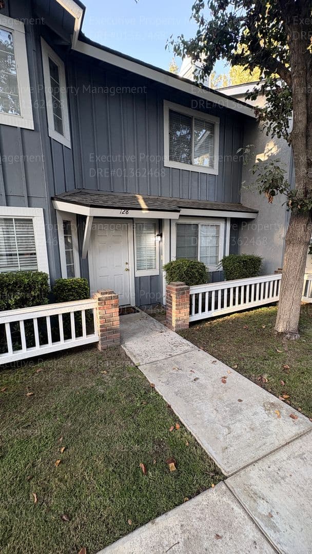 Bakersfield Townhome: 2600 Brookside Dr #128