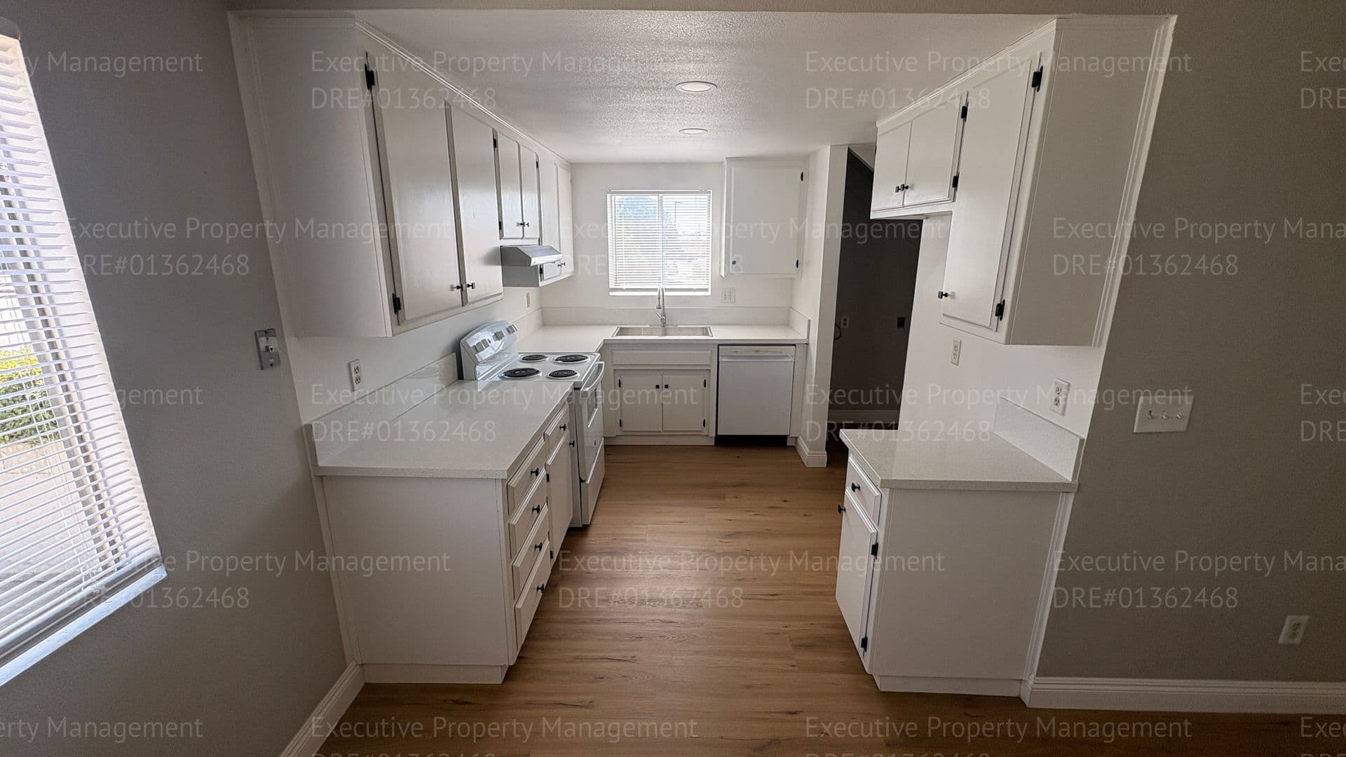 Bakersfield Apartment: 3604 Panama Ln